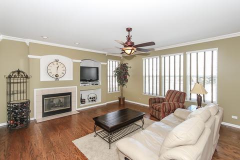 611 Biltmore Dr, Bartlett, IL 60103 photo 5