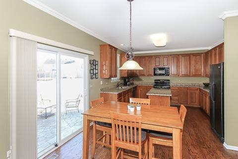 611 Biltmore Dr, Bartlett, IL 60103 photo 9