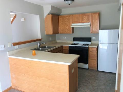 845 Symphony Dr, Aurora, IL 60504 photo 4