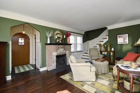 347 S Wolf Rd, Des Plaines, IL 60016 photo 3