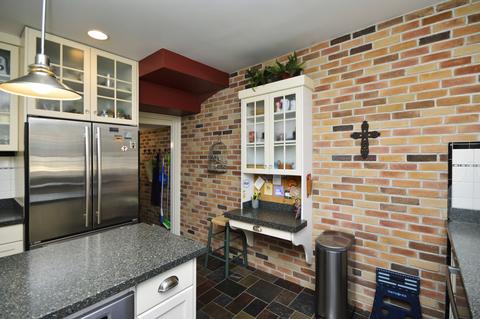 347 S Wolf Rd, Des Plaines, IL 60016 photo 8