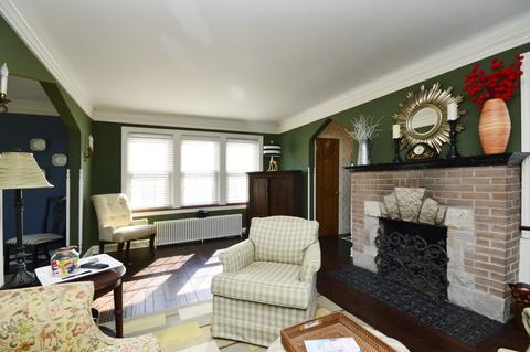 347 S Wolf Rd, Des Plaines, IL 60016 photo 2
