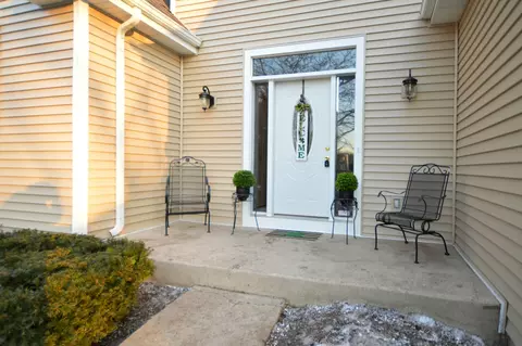 4952 Westhill Cir, Plainfield, IL 60586 photo 2