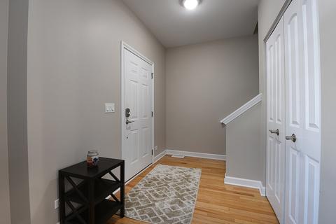 309 Bradbury Ln, Bartlett, IL 60103 photo 2