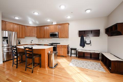 309 Bradbury Ln, Bartlett, IL 60103 photo 8