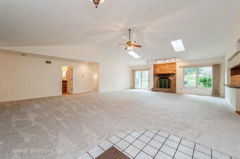 1121 Prairie Dr, Algonquin, IL 60102 photo 2