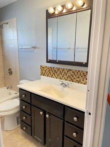 16111 Circle Dr, Markham, IL 60428 photo 5
