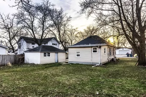 403 N Walnut St, Arrowsmith, IL 61722 photo 3