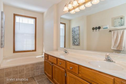 4549 Burnham Dr, Hoffman Estates, IL 60192 photo 6