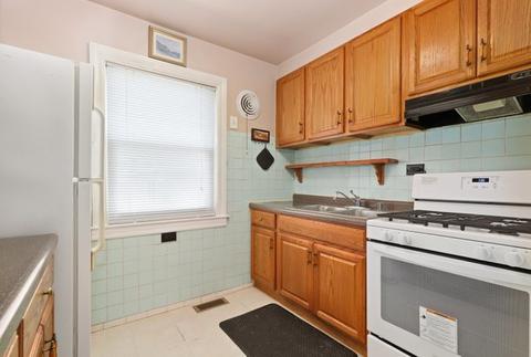 1766 Howard Ave, Des Plaines, IL 60018 photo 2