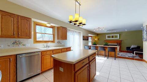 95 Center Ave, Wheeling, IL 60090 photo 9