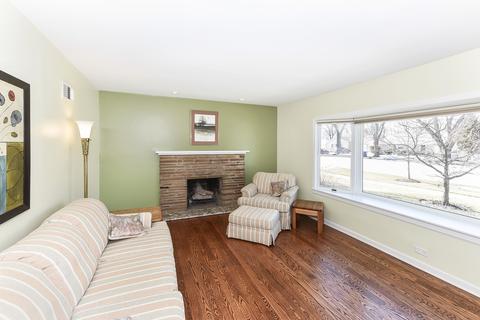 887 S Wolf Rd, Des Plaines, IL 60016 photo 2