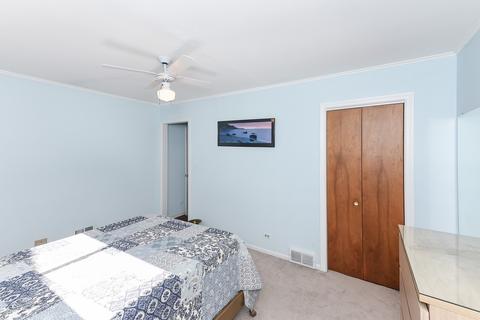 887 S Wolf Rd, Des Plaines, IL 60016 photo 17