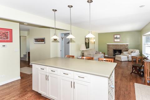 887 S Wolf Rd, Des Plaines, IL 60016 photo 5