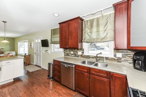 887 S Wolf Rd, Des Plaines, IL 60016 photo 9