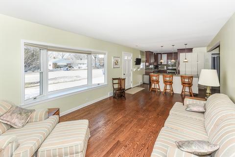 887 S Wolf Rd, Des Plaines, IL 60016 photo 3