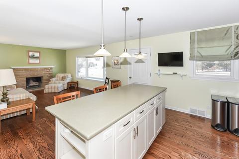 887 S Wolf Rd, Des Plaines, IL 60016 photo 6