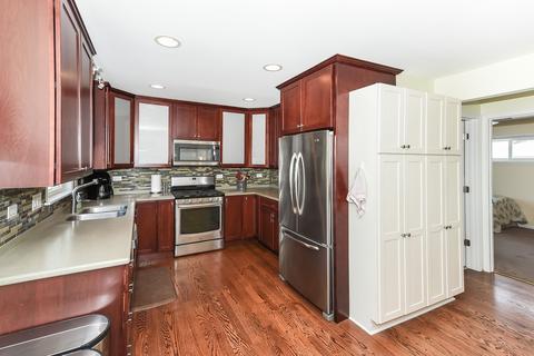 887 S Wolf Rd, Des Plaines, IL 60016 photo 8
