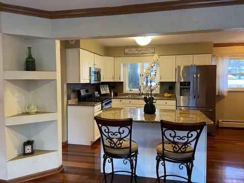 810 Locust Dr, Sleepy Hollow, IL 60118 photo 2