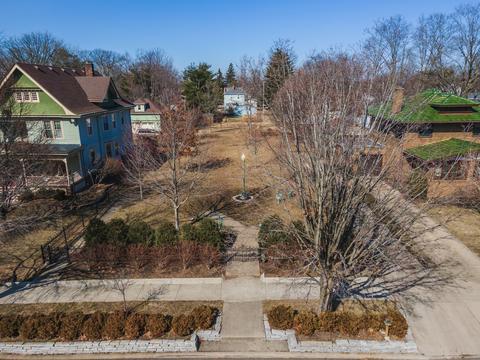 1222 E Grove St, Bloomington, IL 61701 photo 1