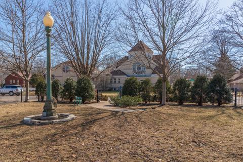 1222 E Grove St, Bloomington, IL 61701 photo 10