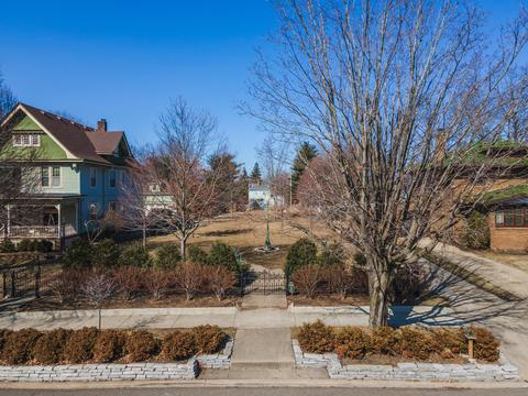 1222 E Grove St, Bloomington, IL 61701 photo 2
