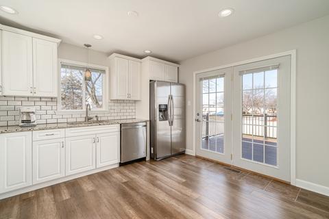 5942 Stuart Ln, Oak Forest, IL 60452 photo 2