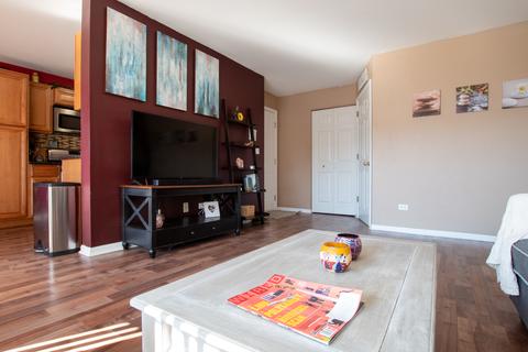 335 Buckingham Cir #A, Elgin, IL 60120 photo 2