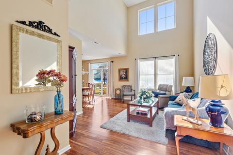 2826 Falling Waters Dr, Lindenhurst, IL 60046 photo 2