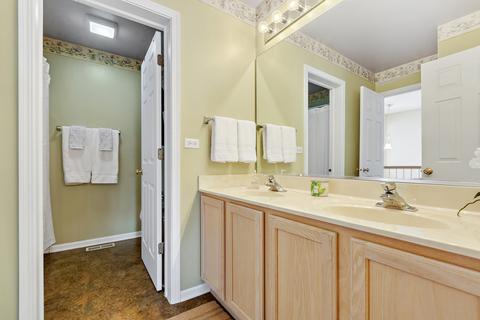 2826 Falling Waters Dr, Lindenhurst, IL 60046 photo 20