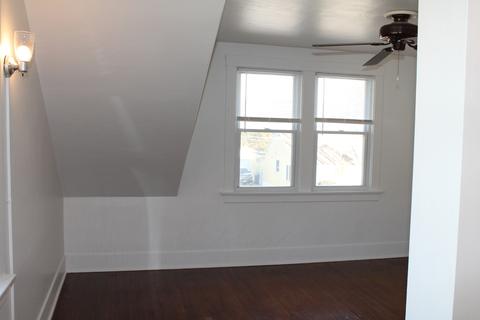 12 S Worth Ave, Elgin, IL 60123 photo 28