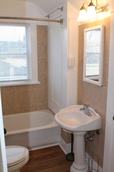 12 S Worth Ave, Elgin, IL 60123 photo 31