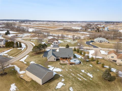 17918 Springbrook Cir, Union, IL 60180 photo 2