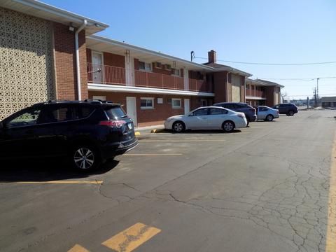 165 Dover Dr #8, Des Plaines, IL 60018 photo 1