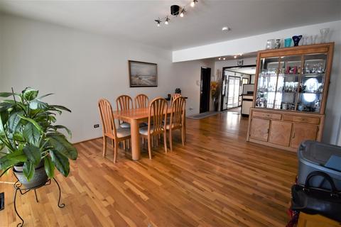 420 Illinois Blvd, Hoffman Estates, IL 60169 photo 6