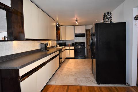 420 Illinois Blvd, Hoffman Estates, IL 60169 photo 4
