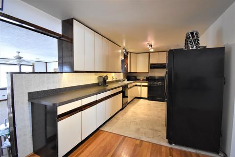 420 Illinois Blvd, Hoffman Estates, IL 60169 photo 2