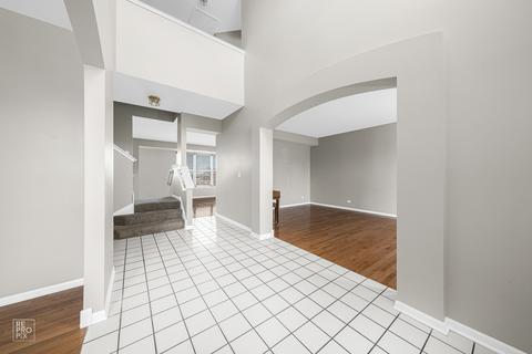 5230 Shotkoski Dr, Hoffman Estates, IL 60192 photo 2