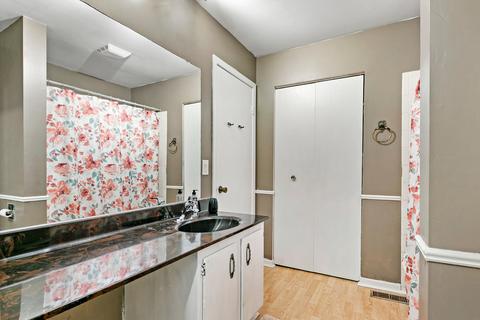 55 Pine Cir, Cary, IL 60013 photo 12