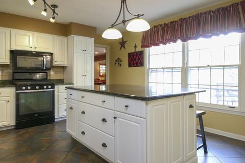 2 S037 Apache Dr, Wheaton, IL 60189 photo 9