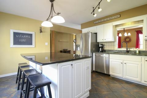 2 S037 Apache Dr, Wheaton, IL 60189 photo 12