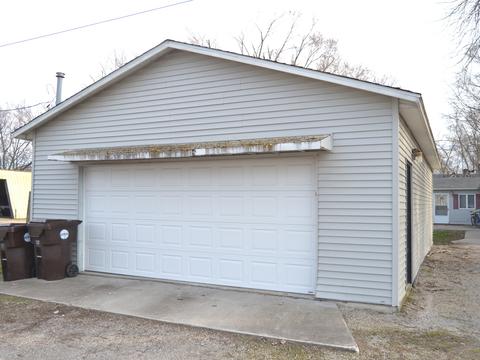 921 E North St, Clinton, IL 61727 photo 2