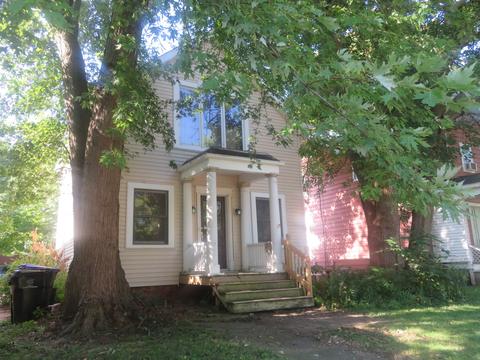 623 E Locust St, Bloomington, IL 61701 photo 3