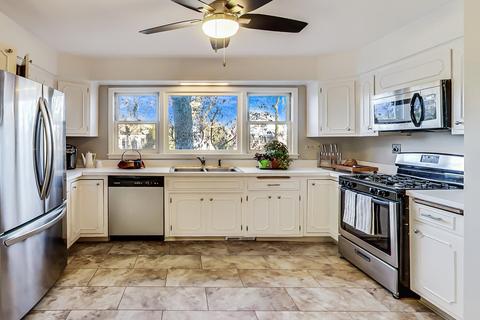 1615 Whittier Ln, Wheaton, IL 60189 photo 9
