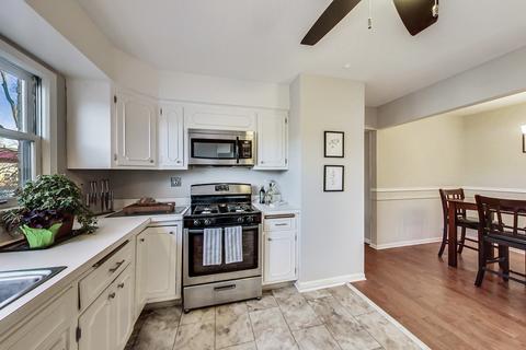 1615 Whittier Ln, Wheaton, IL 60189 photo 10