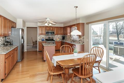 1373 Farmgate Rd, Bartlett, IL 60103 photo 5