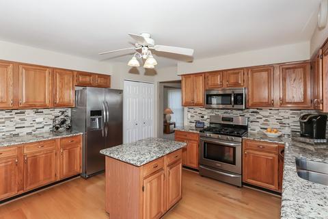 1373 Farmgate Rd, Bartlett, IL 60103 photo 3