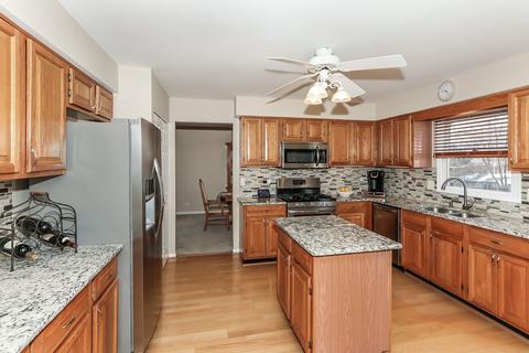 1373 Farmgate Rd, Bartlett, IL 60103 photo 4
