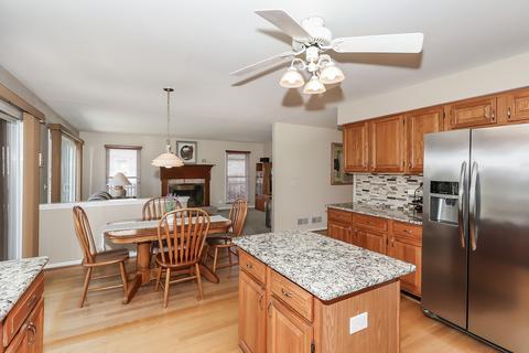 1373 Farmgate Rd, Bartlett, IL 60103 photo 7