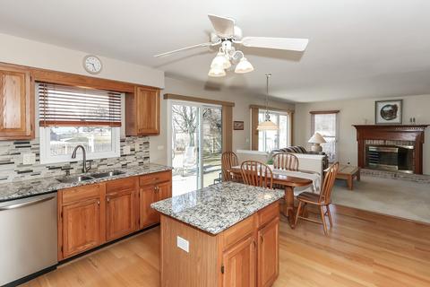 1373 Farmgate Rd, Bartlett, IL 60103 photo 6